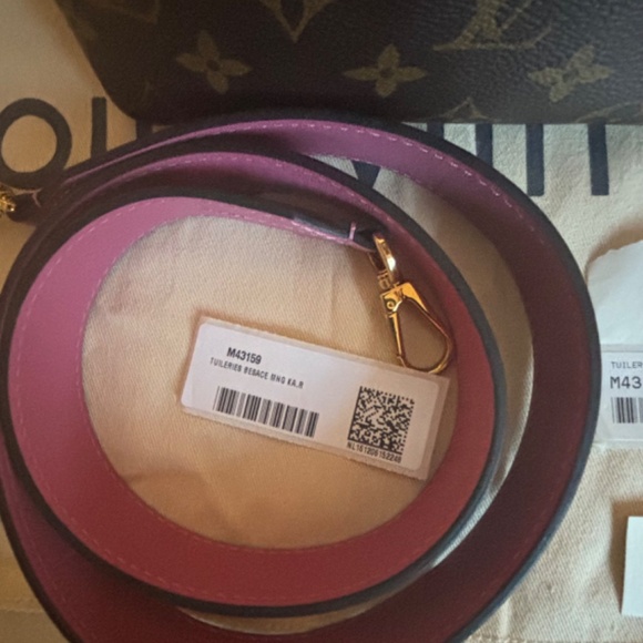 Louis Vuitton Besace shoulder tote - Picture 14 of 14